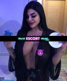ZEYNA STRIPTEASE